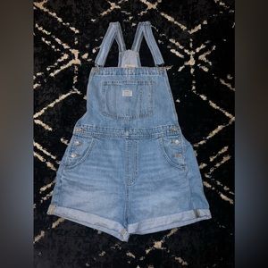 Levi Premium women’s Overalls! Size L